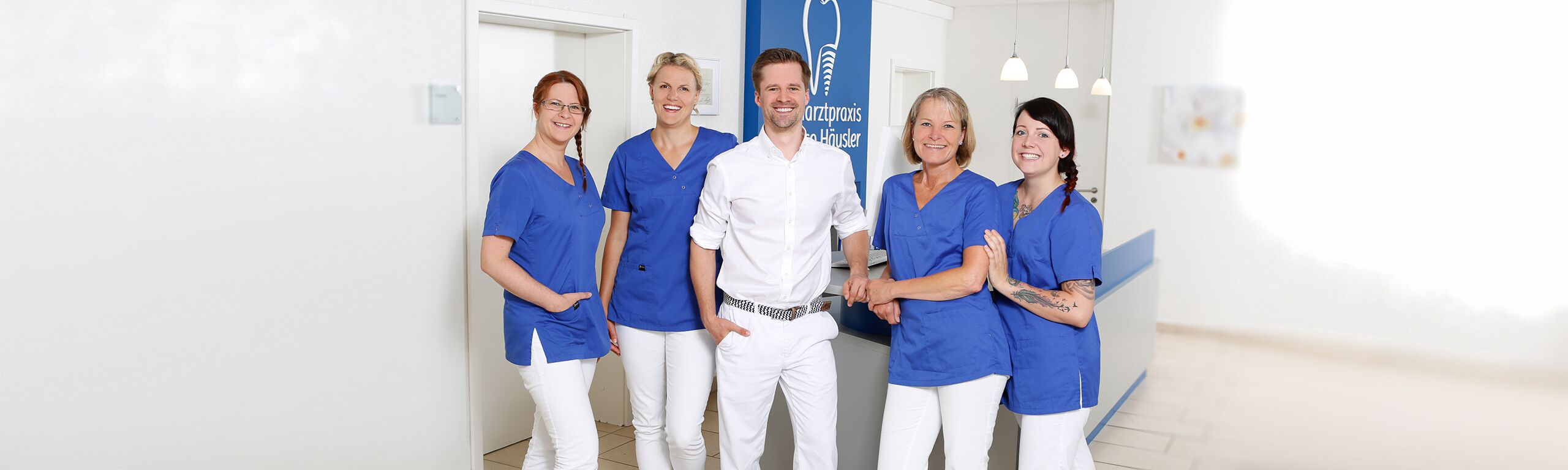 Das Team der Zahnarztpraxis Dr. Nico Häusler in Salzhausen